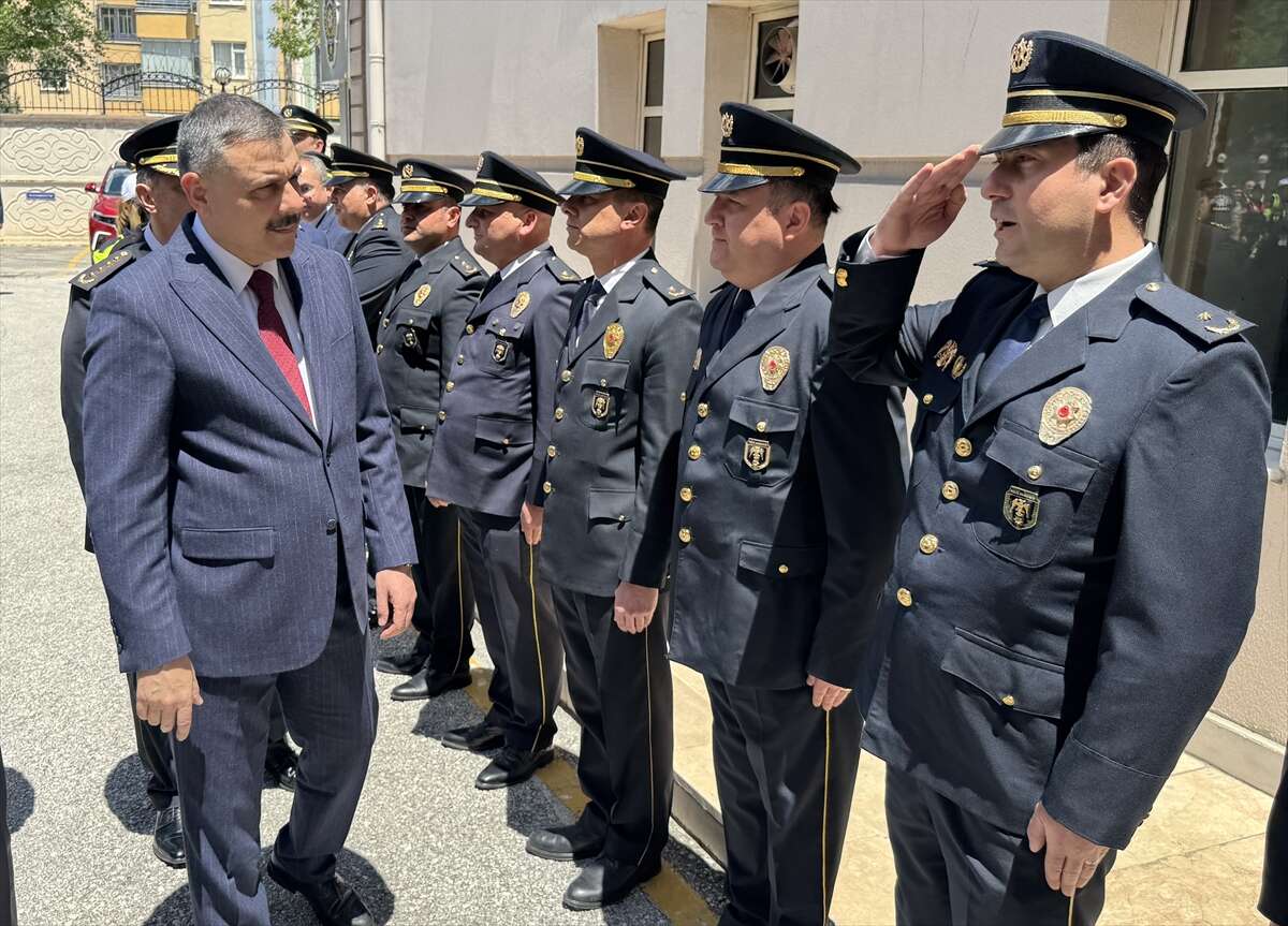 Bakan Çiftçi baba ocağı Konya’da! Emniyet ve jandarma personeliyle bayramlaştı 8